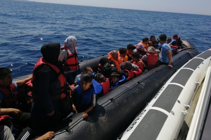 İzmir’de 69 Düzensiz Göçmen Yakalandı