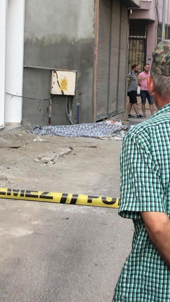 Eski Hükümlü Satırla Dehşet Saçtı