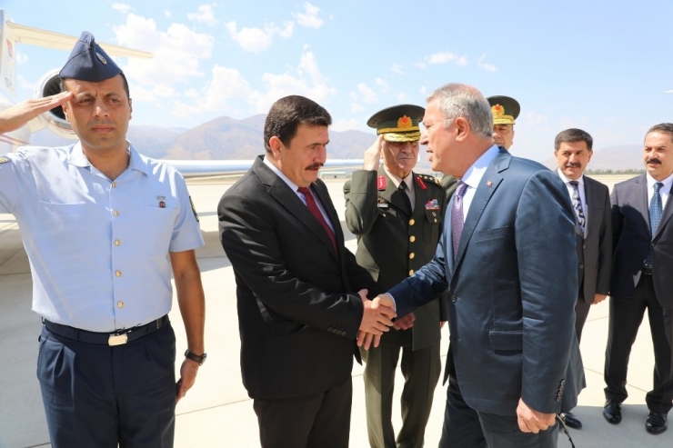 Milli Savunma Bakanı Akar, 3’üncü Ordu Komutanlığı’nda Ki Devir Teslim Törenine Katıldı