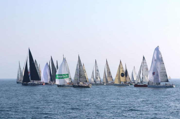 Yelkenciler Tekne Üstünde Dört Mevsimi Yaşadı