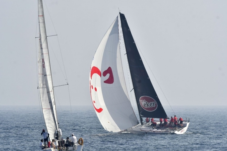 Yelkenciler Tekne Üstünde Dört Mevsimi Yaşadı