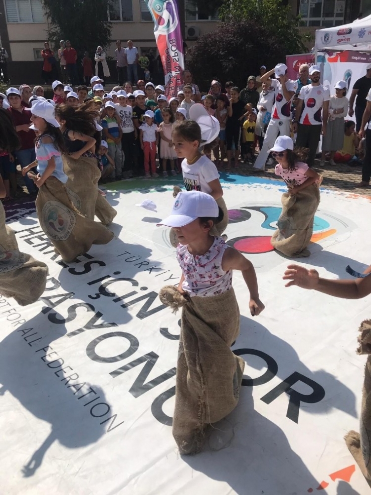 Almus’ta Herkes İçin Spor Günü Düzenlendi