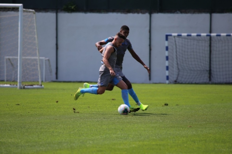 Trabzonspor’un Yeni Transferi Sturridge, Takımla İlk Antrenmanına Çıktı