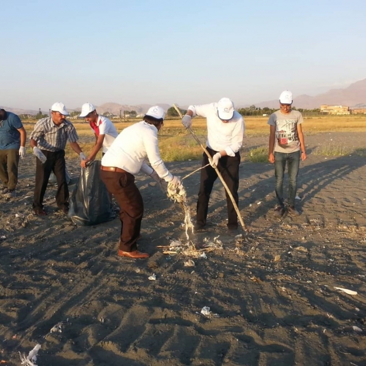 Mahalleliden Fidanlık Sahili Temizliği
