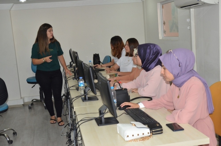 Yunusemreli Kadınlar Kurslara Yoğun İlgi Gösteriyor