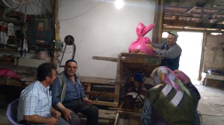 45 Yıldır Taş Değirmen Çalıştırıyor