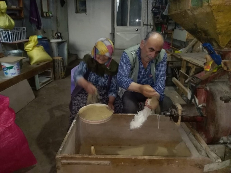 45 Yıldır Taş Değirmen Çalıştırıyor