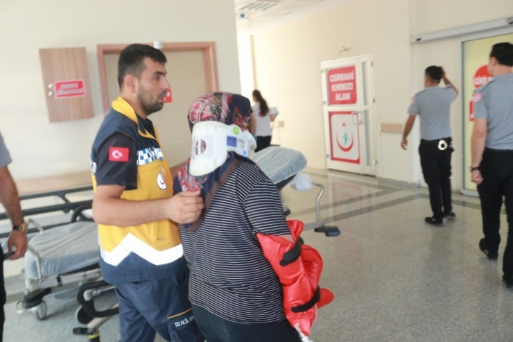 Otomobil Şarampole Yuvarlandı: 4 Yaralı