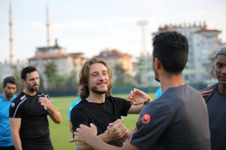 Alanyaspor’da Taha Yalçıner İle Yollar Ayrıldı