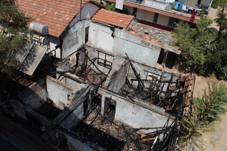 Antalya’da Metruk Binada Yangın