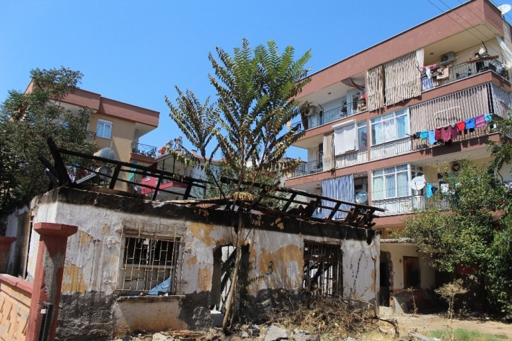 Antalya’da Metruk Binada Yangın