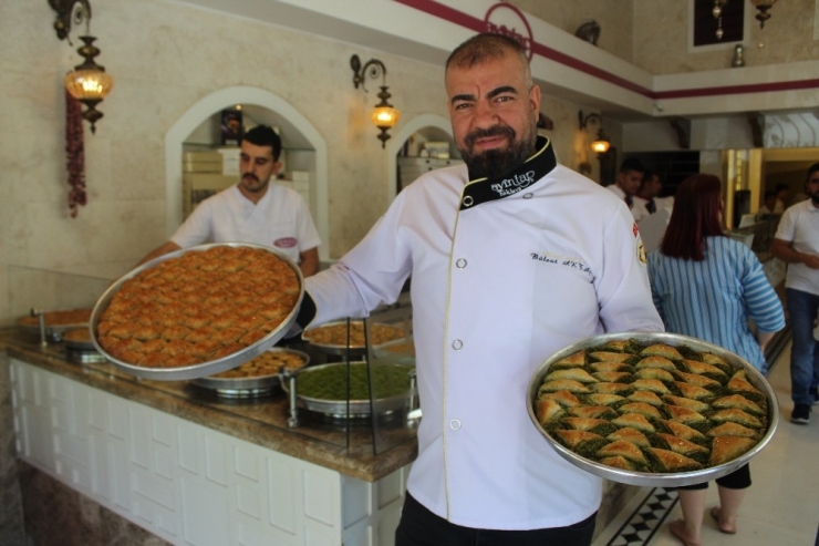Fıstık Fiyatları Arttı, Baklava Fiyatları Değişmedi