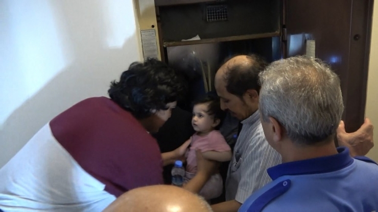 Asansörde Zor Anlar