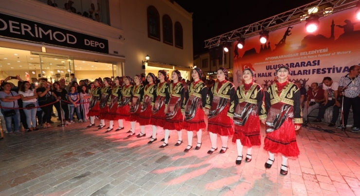 Halk Oyunları Festivaline Yoğun İlgi