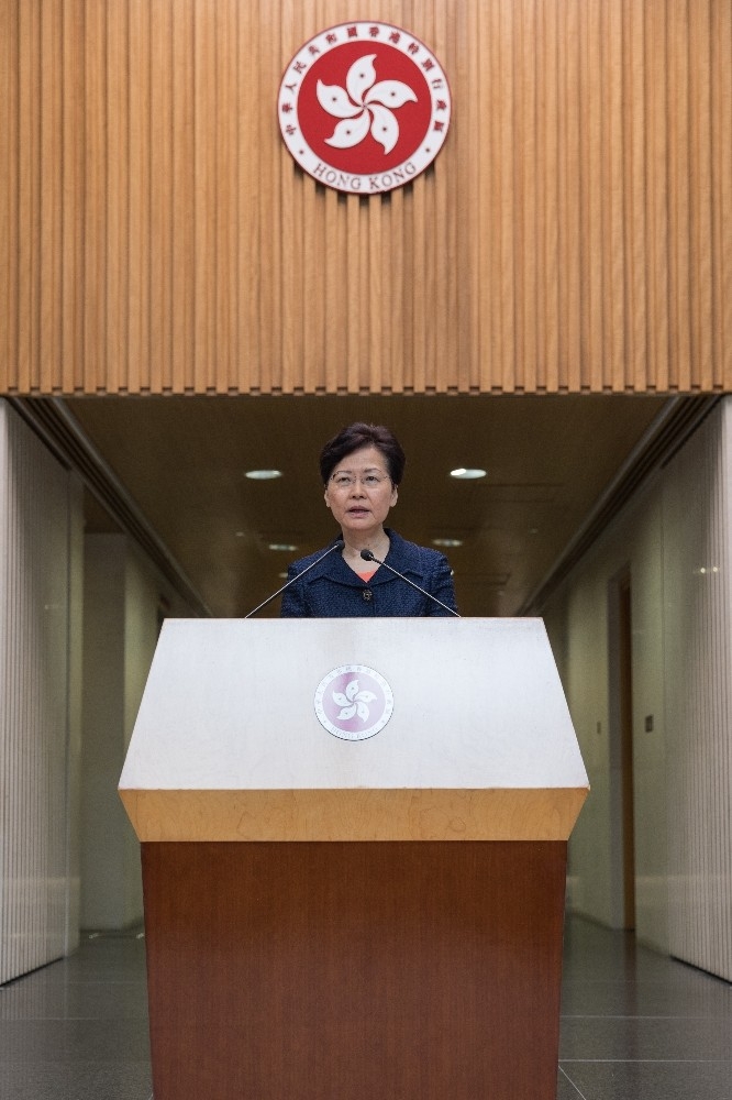 Carrie Lam: “Hong Kong’da Şiddet Ciddileşiyor Ama Hükümet Kontrol Sahibi”