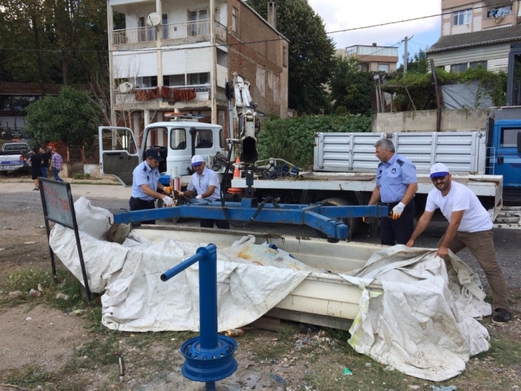 Darıca Belediyesi’nden Hurda Sandal Temizliği