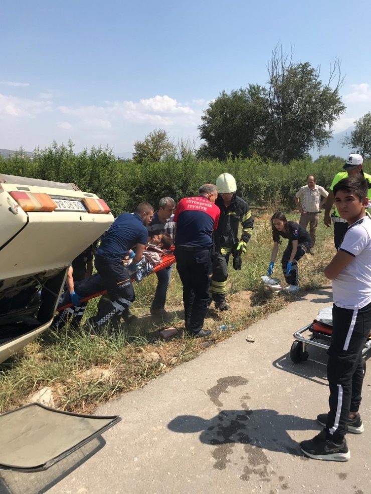 Pamukkale Yolunda Otomobil Takla Attı: 1 Yaralı