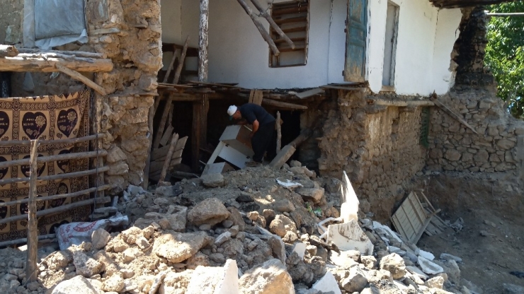 Toprak Ev Çöktü, Faciadan Dönüldü