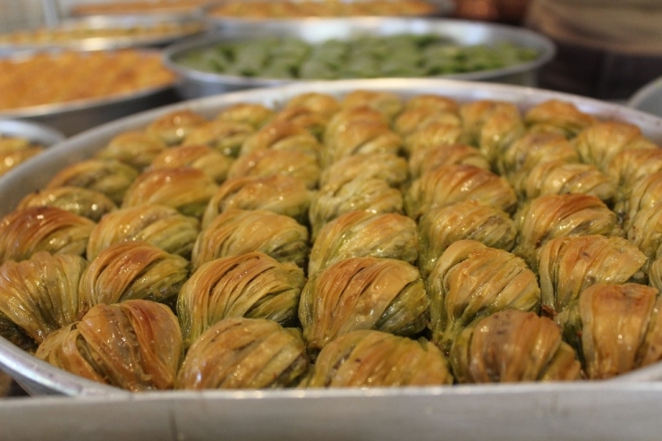 Fıstık Fiyatları Arttı, Baklava Fiyatları Değişmedi