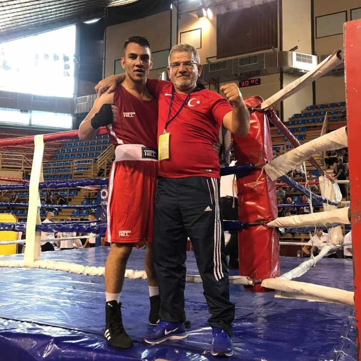 Genç Boksör Samet, Avrupa Yolcusu