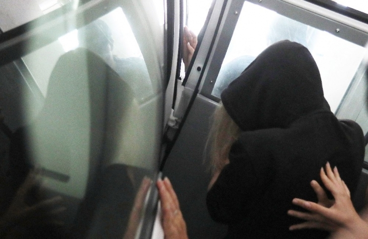 İsrailli Gençlere Toplu Tecavüz Suçlamasında Bulunan İngiliz Kadın, Kefaletle Serbest