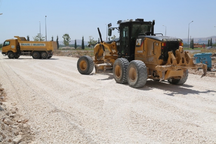 Haliliye’de Yol Yapım Çalışması Devam Ediyor