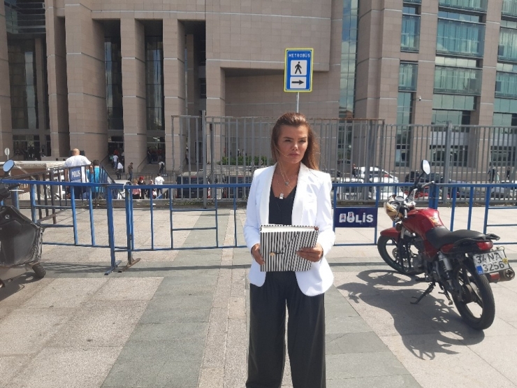 İrem Derici’nin Evine Girmek İsteyen Şahıs Serbest Bırakıldı