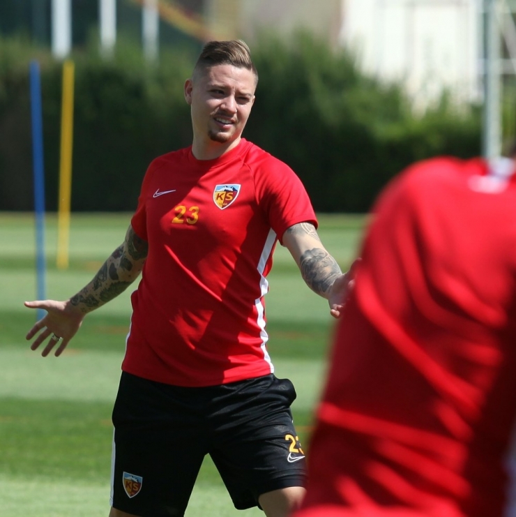 Kayserispor’un Yeni Transferlerin Forma Numaraları Belli Oldu