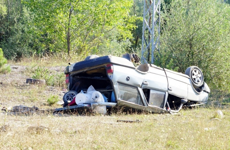 Kastamonu’da Virajı Alamayan Otomobil Takla Attı: 2 Yaralı