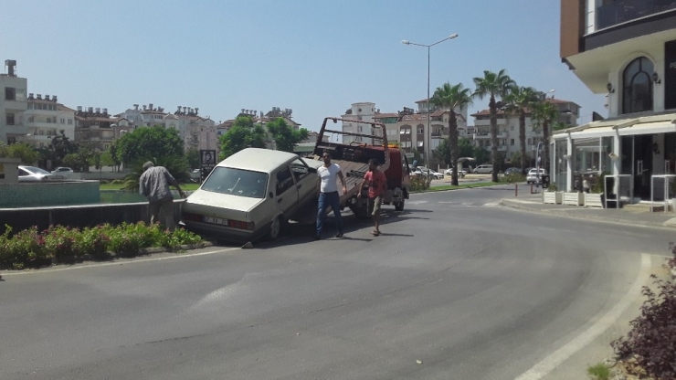 Otomobile Çarpıp Kaçtı: 1 Yaralı