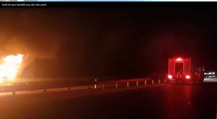 Hareket Halindeki Otombil Alev Alev Yandı