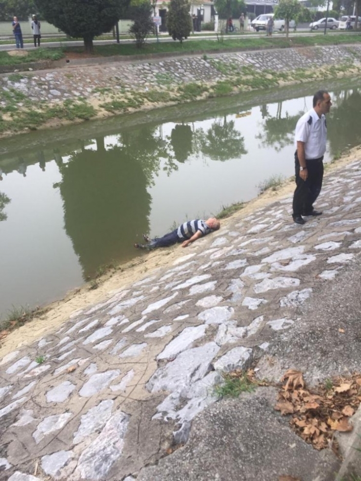 Kız Çocuğuna Sözlü Tacizde Bulunduğu İddiasıyla Öldüresiye Dayak Yedi