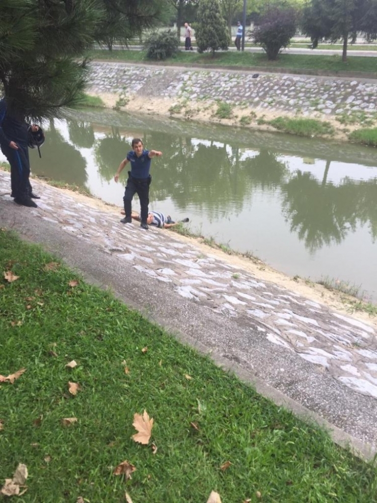 Kız Çocuğuna Sözlü Tacizde Bulunduğu İddiasıyla Öldüresiye Dayak Yedi