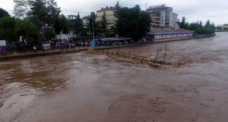 Terme’deki Sel Dehşetinden Yeni Görüntüler