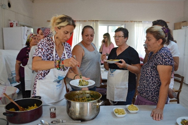 Şarkıcı Zeynep Casalini Mudanyalı Kadınlarla Yemek Yaptı