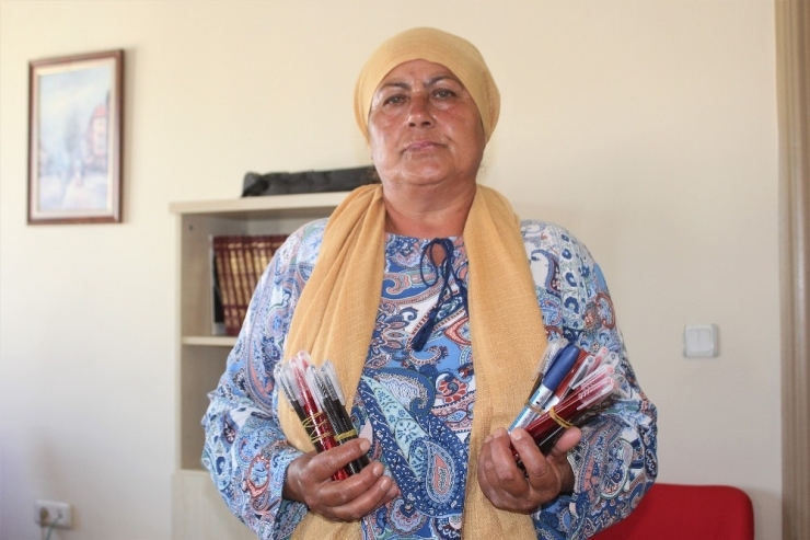 Felç Olmamak İçin Kırtasiye Malzemesi Satıyor