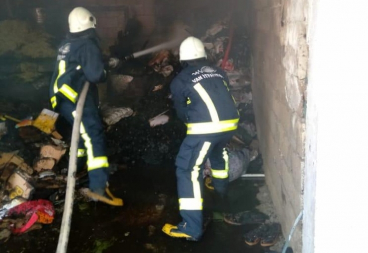 Van’da Depo Yangını