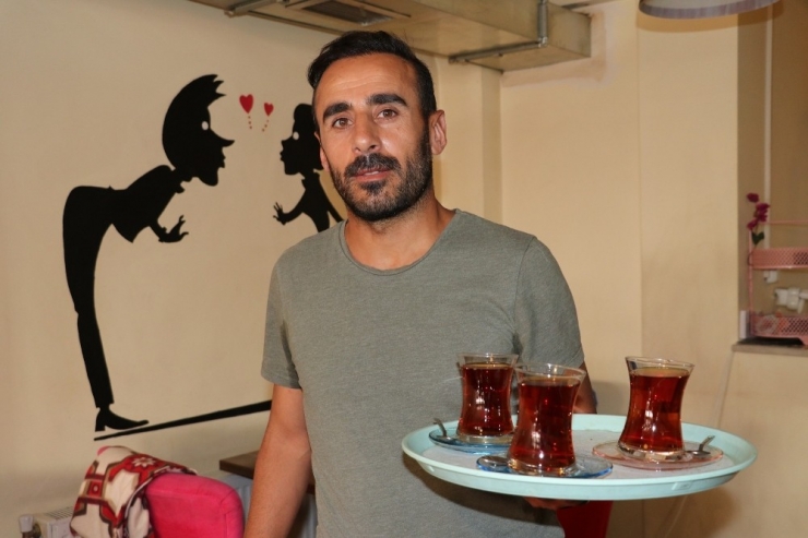 Vanlı Atlet Bir Yandan Kafede Çalışıyor, Bir Yandan Olimpiyatlara Hazırlanıyor