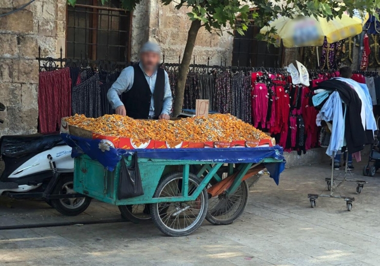 Polisler Leblebici, Simitçi Kılığında Dolandırıcılık Şebekesini Çökertti