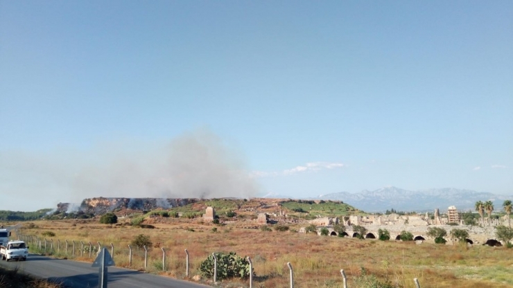 Perge Antik Kenti Bölgesinde İkinci Orman Yangını
