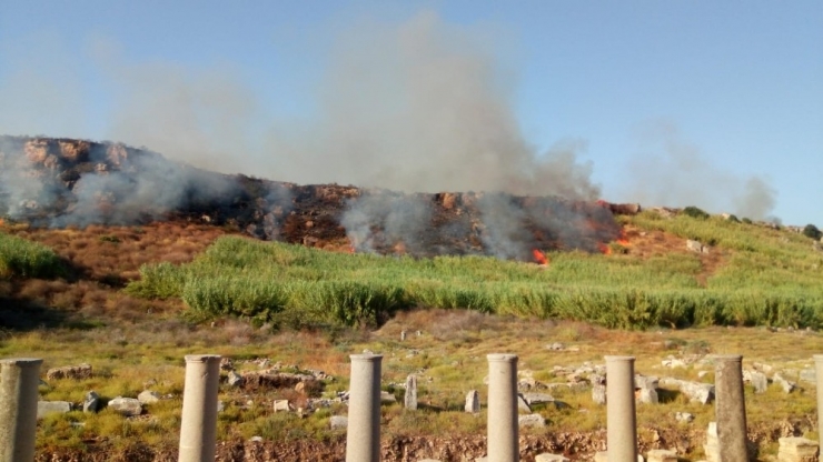 Perge Antik Kenti Bölgesinde İkinci Orman Yangını