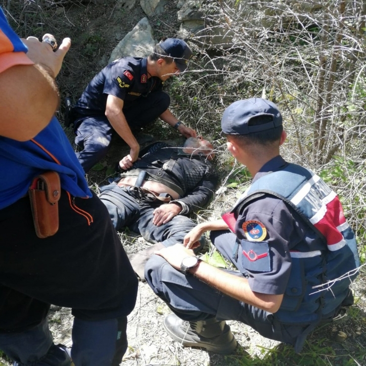 Kayıp Yaşlı Adam 40 Metrelik Uçurumda Bulundu