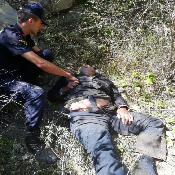 Kayıp Yaşlı Adam 40 Metrelik Uçurumda Bulundu