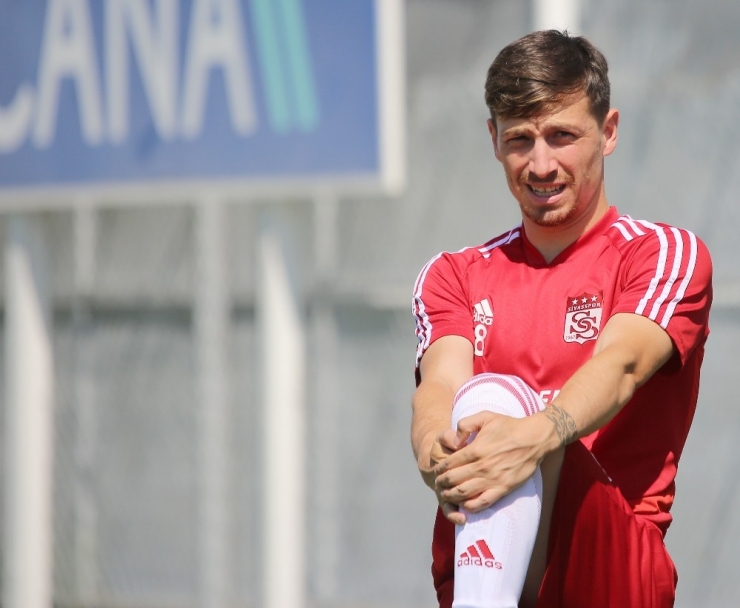 Mert Hakan Yandaş: “Hedefim Ay-yıldızlı Formayı Giymek”