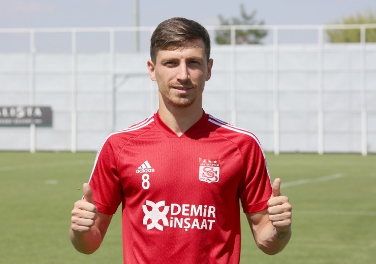 Mert Hakan Yandaş: “Hedefim Ay-yıldızlı Formayı Giymek”