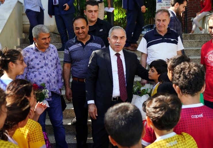 Bakan Kasapoğlu: "2020’nin Sonuna Kadar 1 Milyon Kişiye Yüzme Öğreteceğiz"