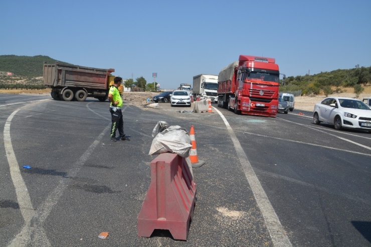 Yolcu Minibüsü Hafriyat Kamyonuna Çarptı: 11 Yaralı