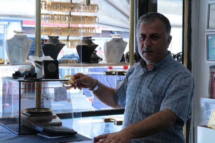 Uluslararası Piyasaların Bozukluğu Altın Fiyatlarını Etkiliyor