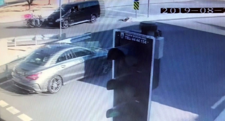 17 Yaşındaki Genç Motosikletli Kuryenin Hayatını Kaybettiği Kaza Kamerada