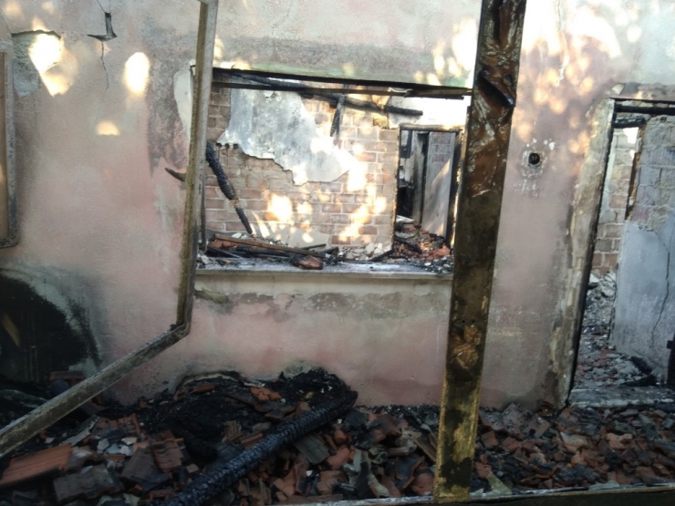 Salihli’de Tek Katlı Ev Yandı